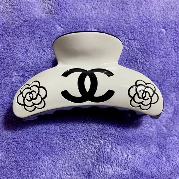 Chanel GWP VIPs Hair Claw 4” - Picture 1 of 3